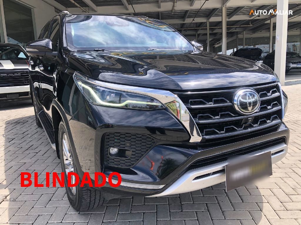 TOYOTA HILUX SW4 2.8 D-4D TURBO DIESEL SRX 7L 4X4 AUTOMÁTICO