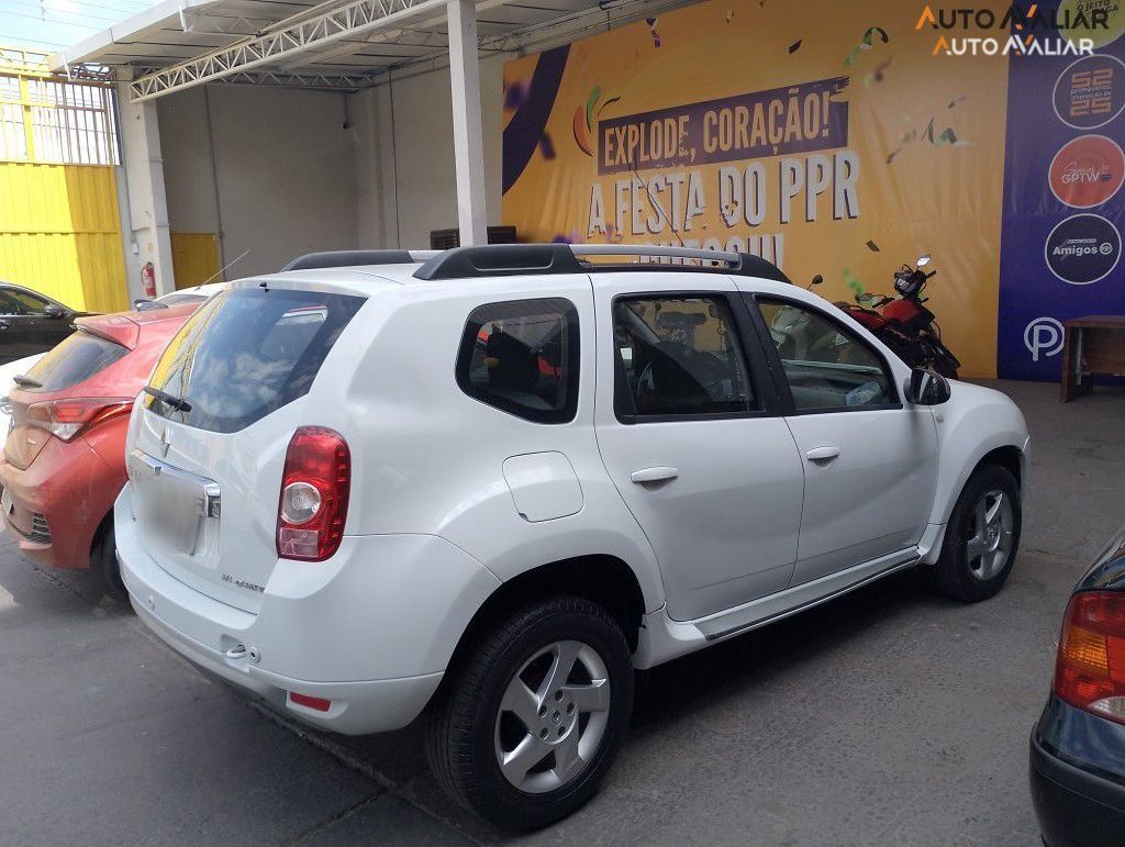 RENAULT DUSTER 2.0 DYNAMIQUE 4X2 16V FLEX 4P AUTOMATICO