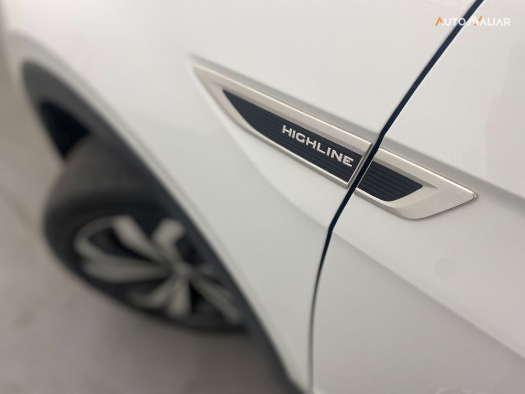 VOLKSWAGEN T-CROSS 1.4 250 TSI TOTAL FLEX HIGHLINE AUTOMÁTICO