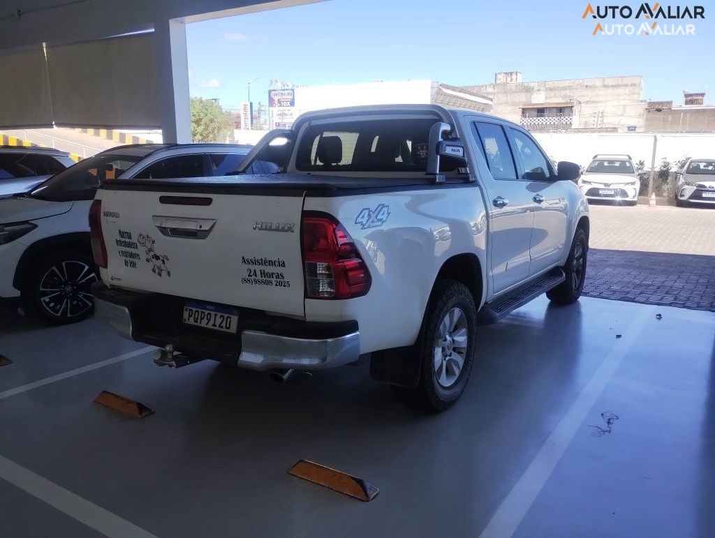 TOYOTA HILUX 2.8 SR 4X4 CD 16V DIESEL 4P AUTOMATICO